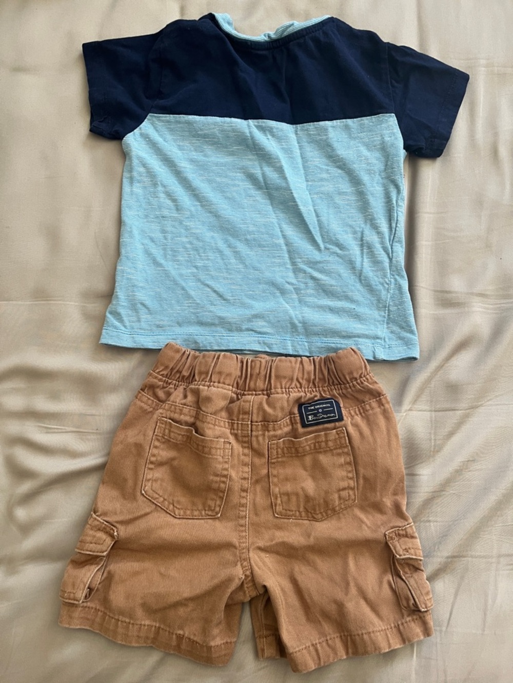 Boys 24month Color-block Short Sleeve Henley Top & Tan Cargo Shorts Set - Picture 4 of 5